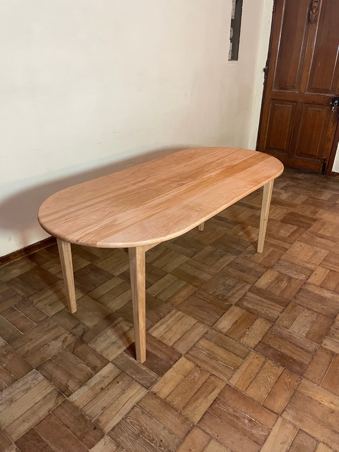 Mesa Ovalada Extensible - Madera de lenga