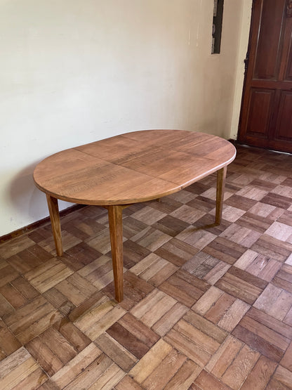 Mesa Ovalada Extensible - Madera de lenga