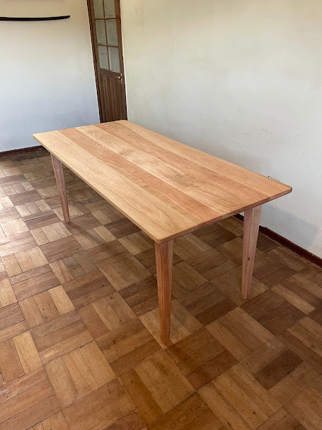 Mesa Rectangular Modelo ligero - Madera de lenga